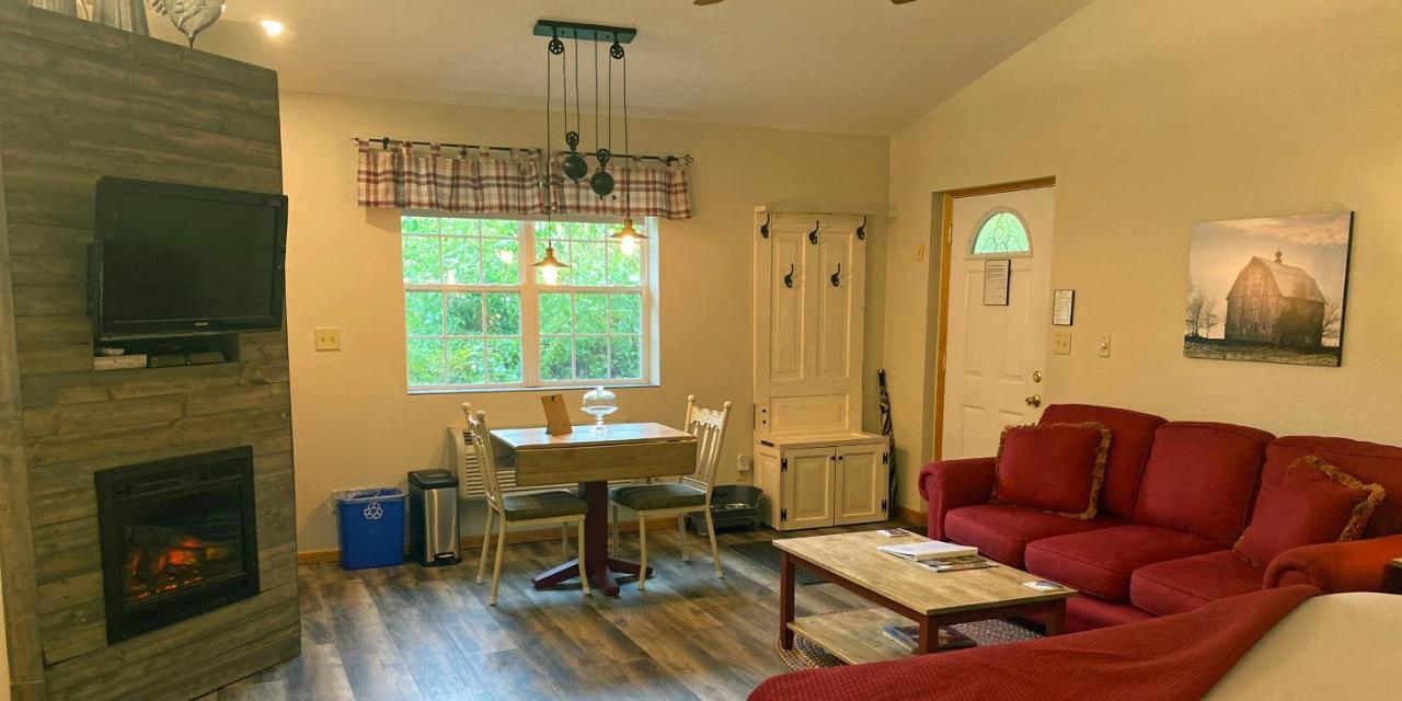Hawk Valley Retreat & Cottages Galena Exteriör bild