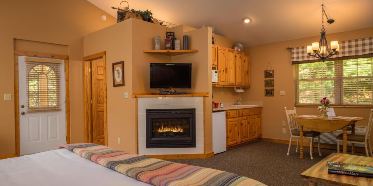 Hawk Valley Retreat & Cottages Galena Exteriör bild